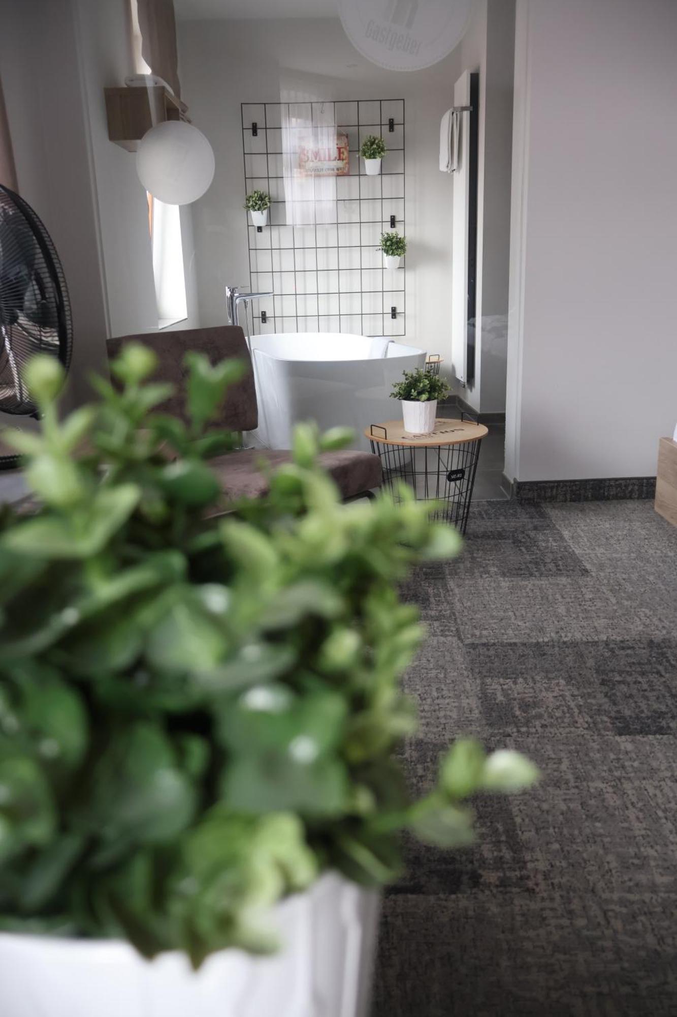 alexxanders Hotel&Boardinghouse, Restaurant Chemnitz Kamer foto