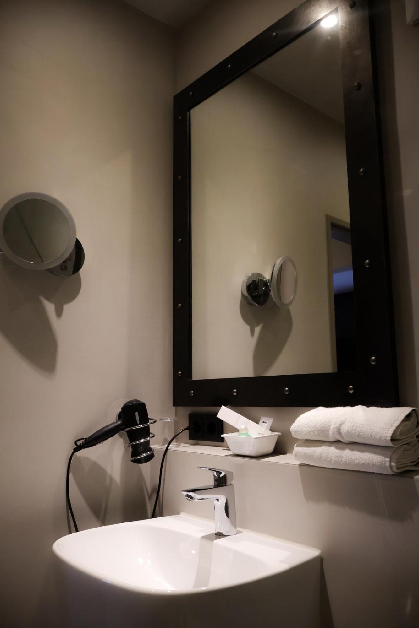 alexxanders Hotel&Boardinghouse, Restaurant Chemnitz Kamer foto