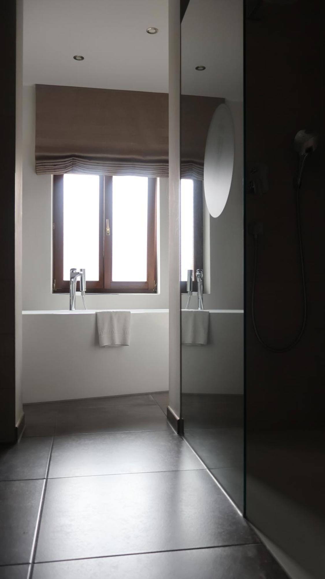 alexxanders Hotel&Boardinghouse, Restaurant Chemnitz Kamer foto